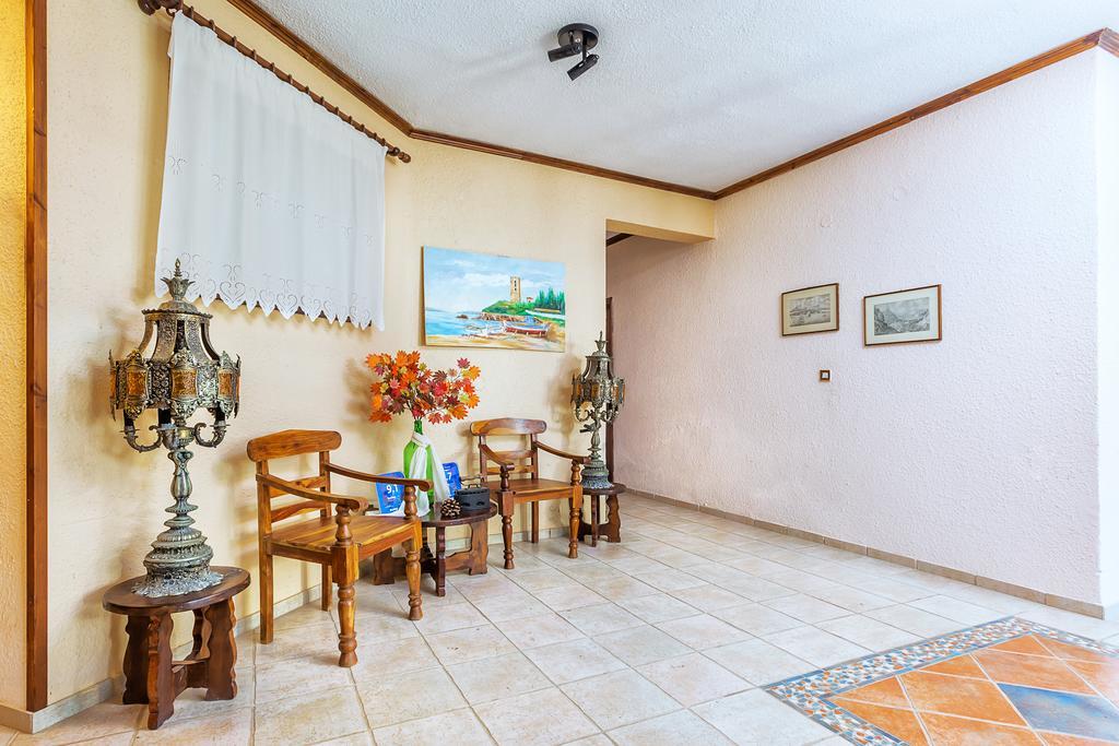 Xenios Loutra Village Karnagio Exterior photo